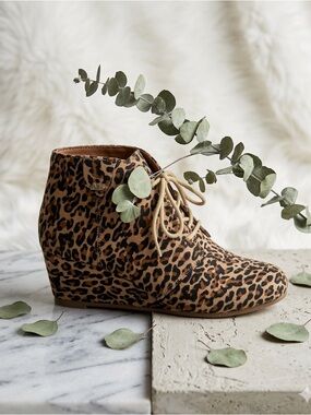 DV8 by Dolce Vita Brady Leopard Wedge Bootie Boots 7.5 New